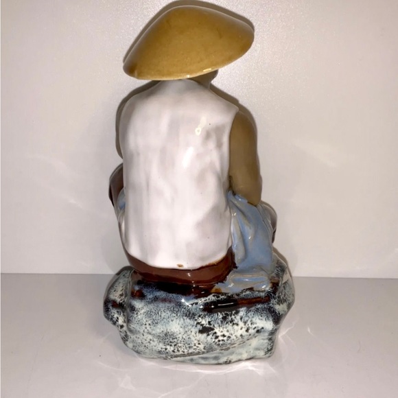 Vintage Man Wearing Hat, Seated With Hammer Glazed Mudware Figurine - Picture 4 of 12